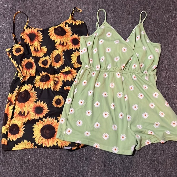 SHEIN Pants - ⭐️ $3 for 15$ ⭐️ NWOT Flower Romper Set